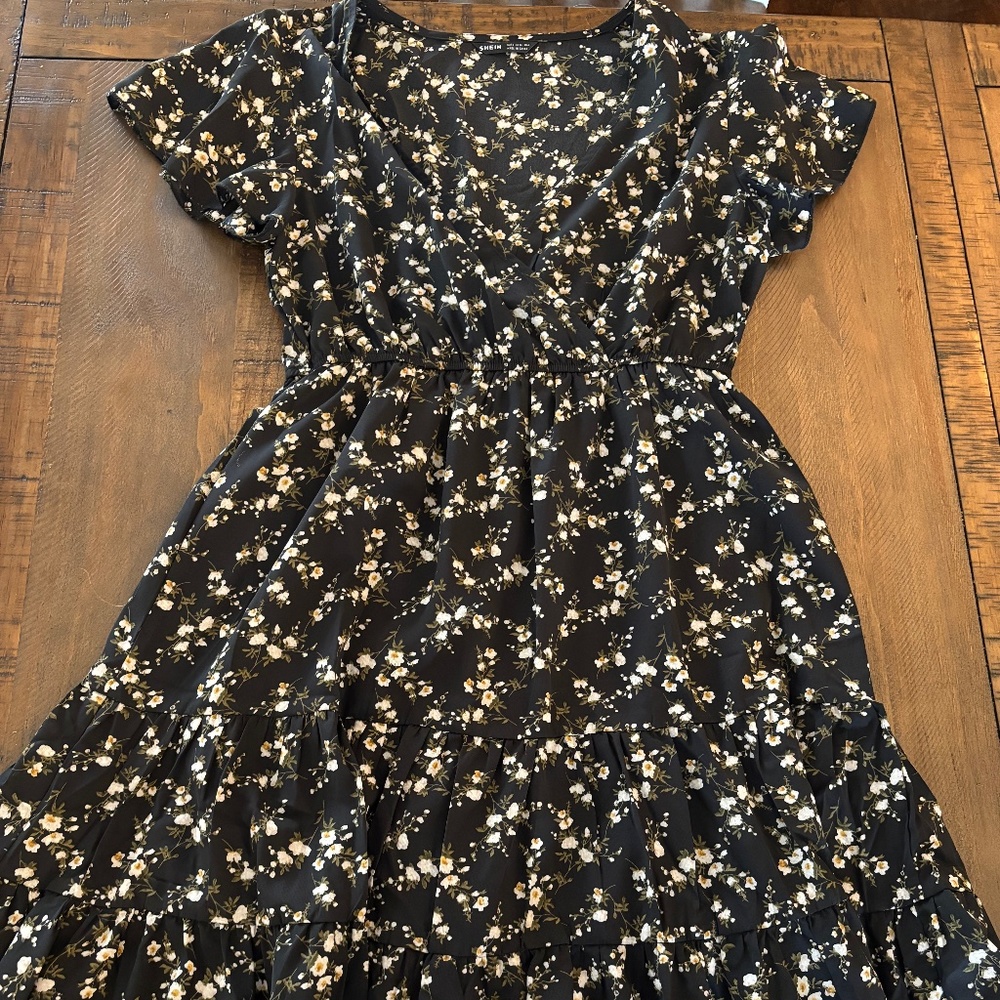 Women's floral dress size small.